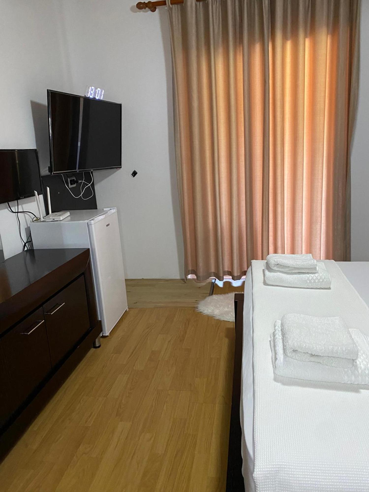 Bertis Guest House Gjirokastër Eksteriør billede