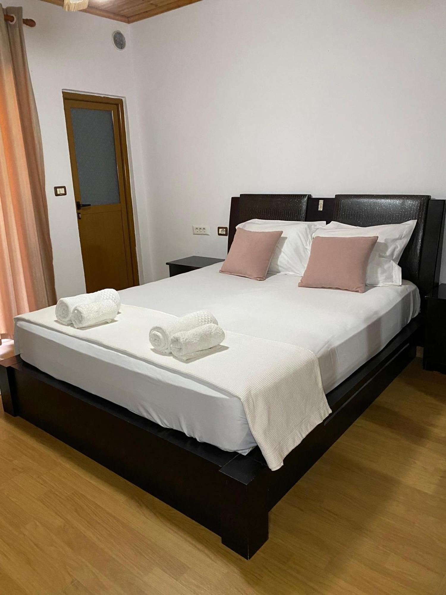 Bertis Guest House Gjirokastër Eksteriør billede