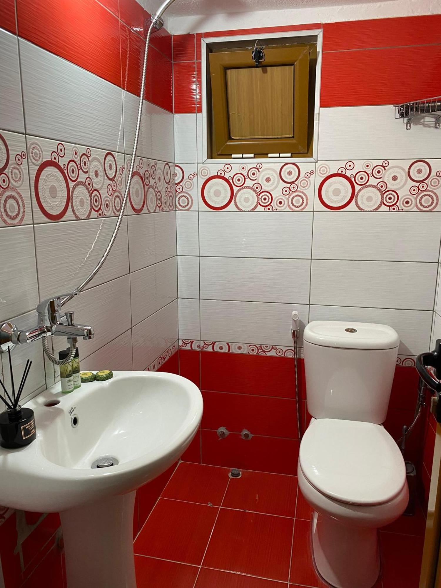 Bertis Guest House Gjirokastër Eksteriør billede